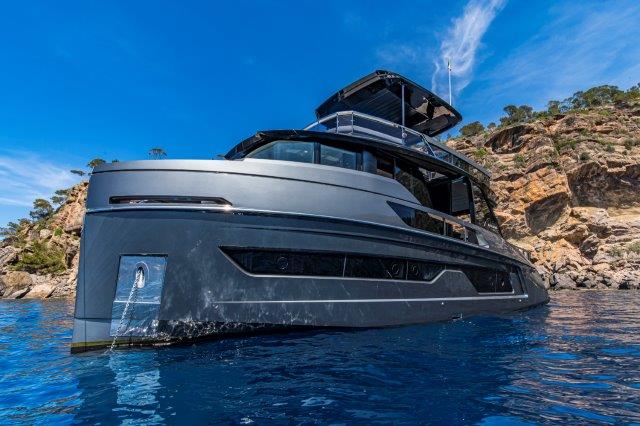 Power boat FOR CHARTER, year 2020 brand Explorer and model 62, available in Marina Moll Vell Palma Mallorca España
